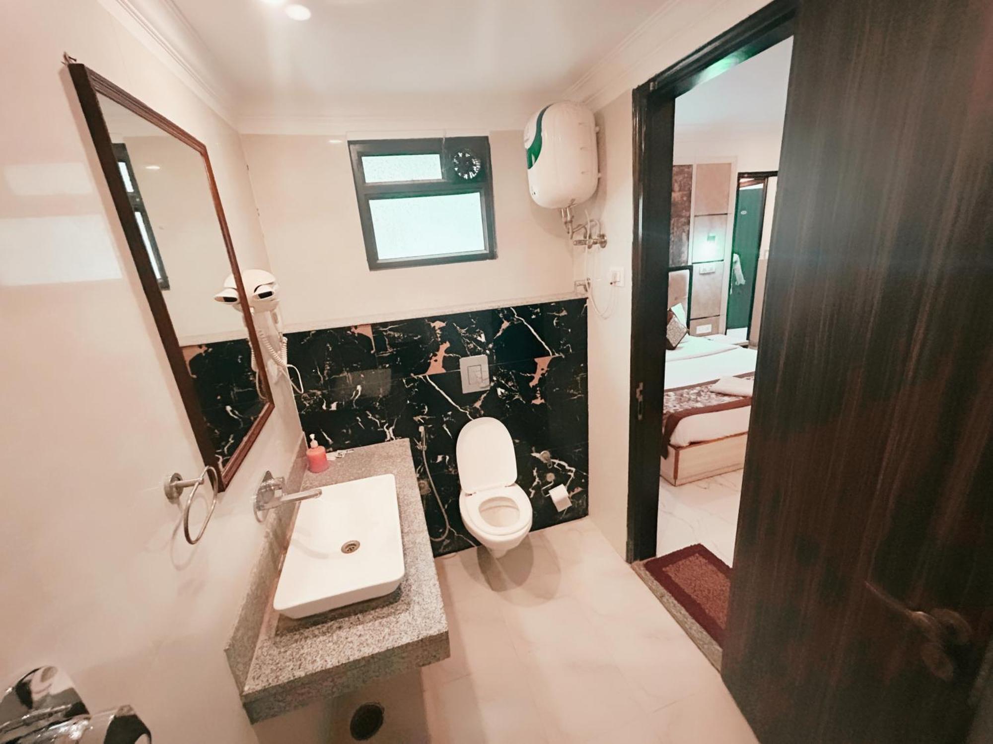 The Almora Residency - Complimentary Airport Trasnfer Hotel New Delhi Exterior foto