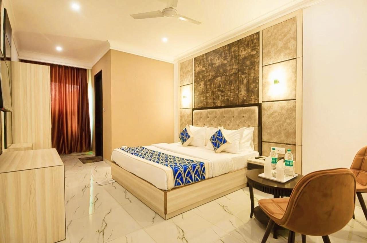 The Almora Residency - Complimentary Airport Trasnfer Hotel New Delhi Exterior foto